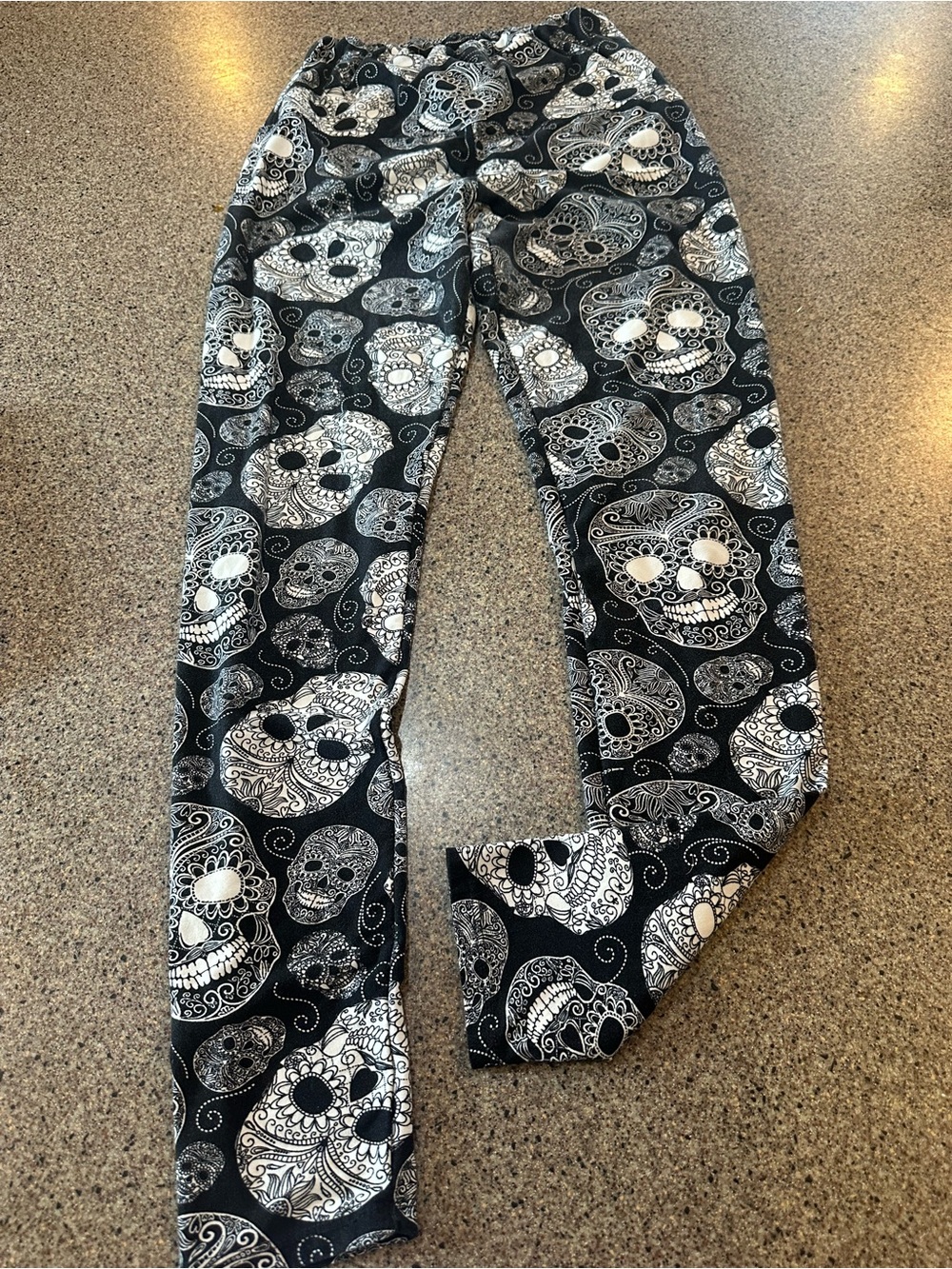 Leggings Depot Black and White Sugar Skull Print Leggings